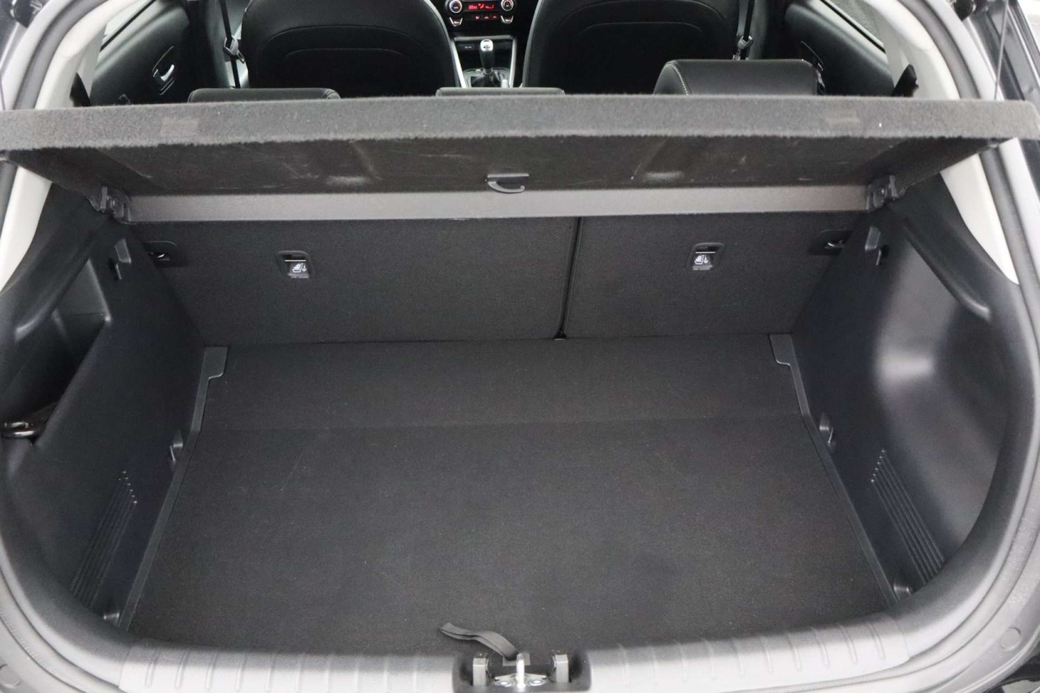 Used Kia Stonic 2023 for sale - 77423738: Photo 21