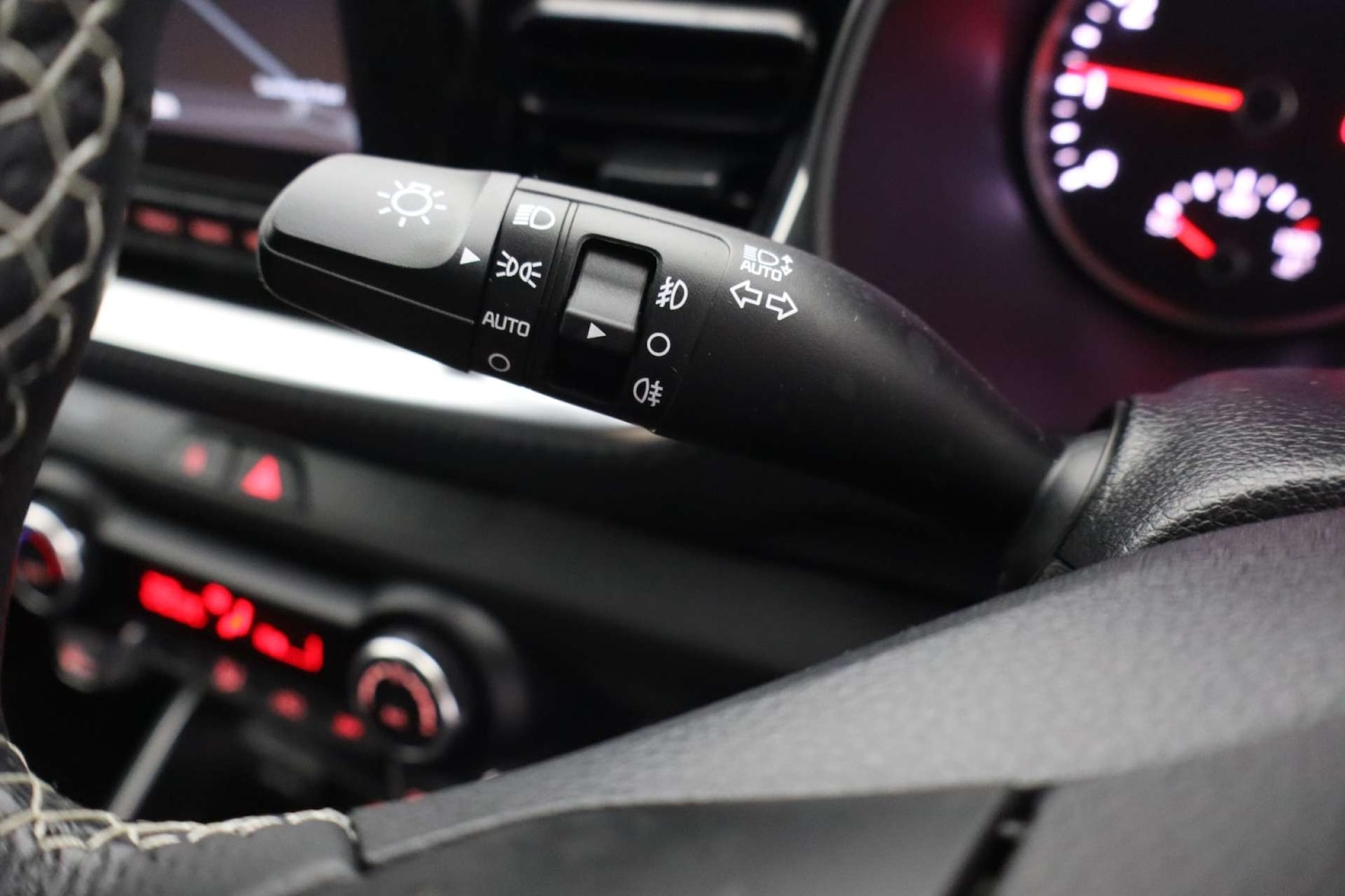 Used Kia Stonic 2023 for sale - 77423738: Photo 35