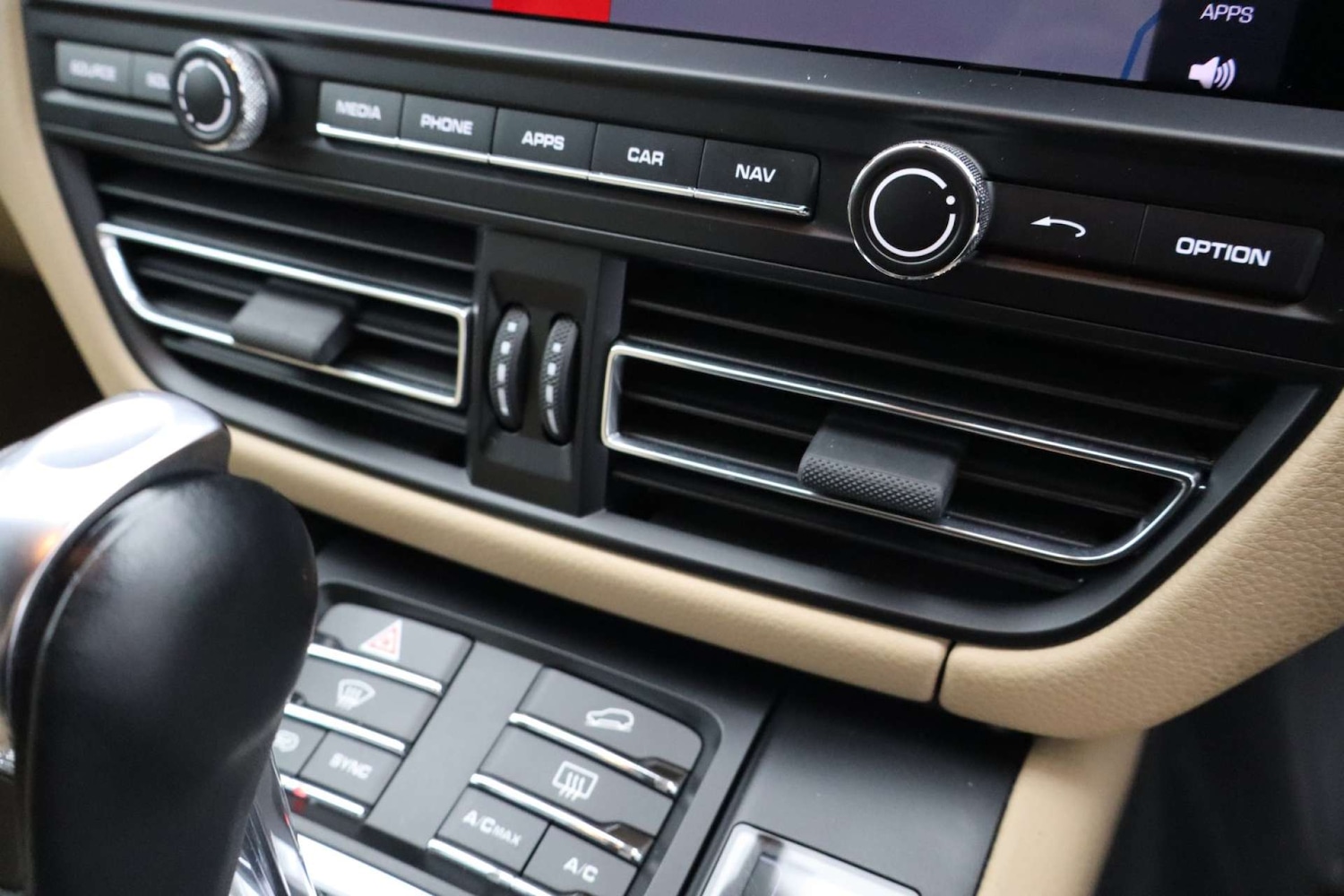 Used Porsche Macan 2019 for sale - 76182697: Photo 32