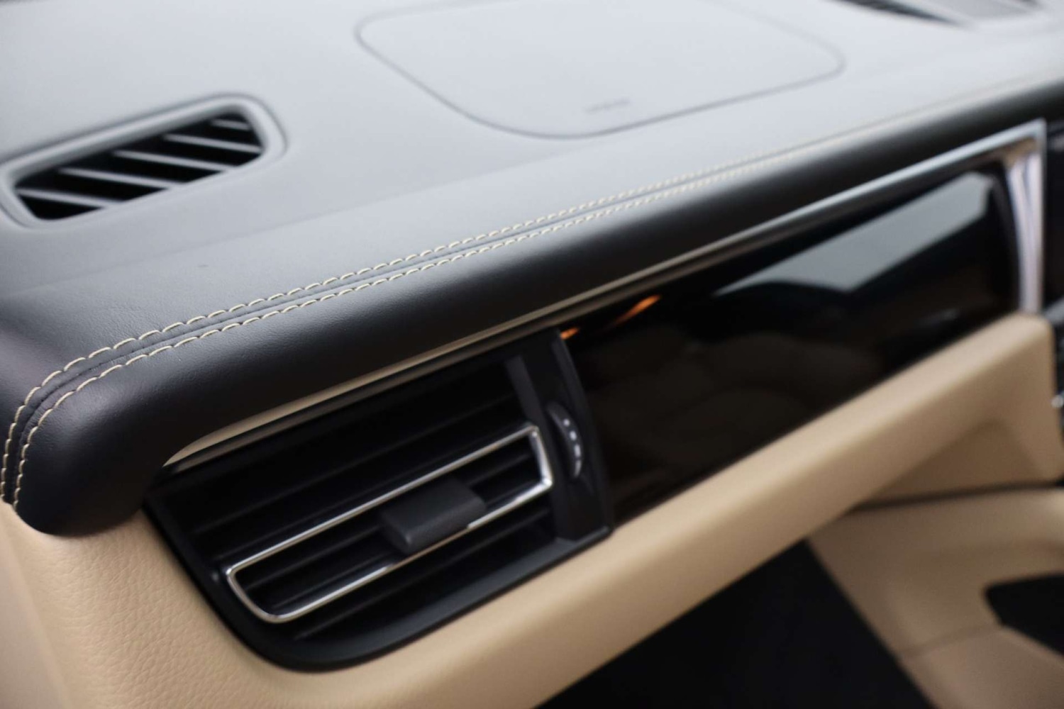 Used Porsche Macan 2019 for sale - 76182697: Photo 54