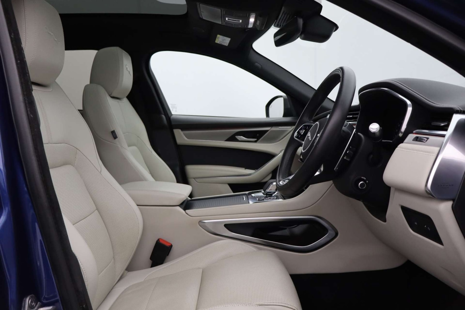 Used Jaguar F-Pace 2021 for sale - 76385739: Photo 2