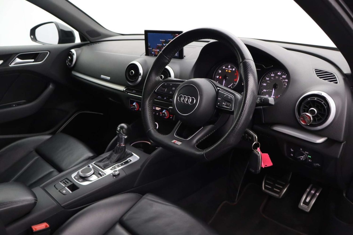 Used Audi A3 2017 for sale - 76957810: Photo 2