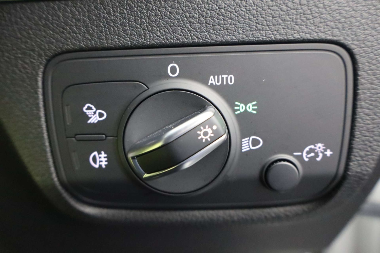 Used Audi Q2 2017 for sale - 77494238: Photo 43