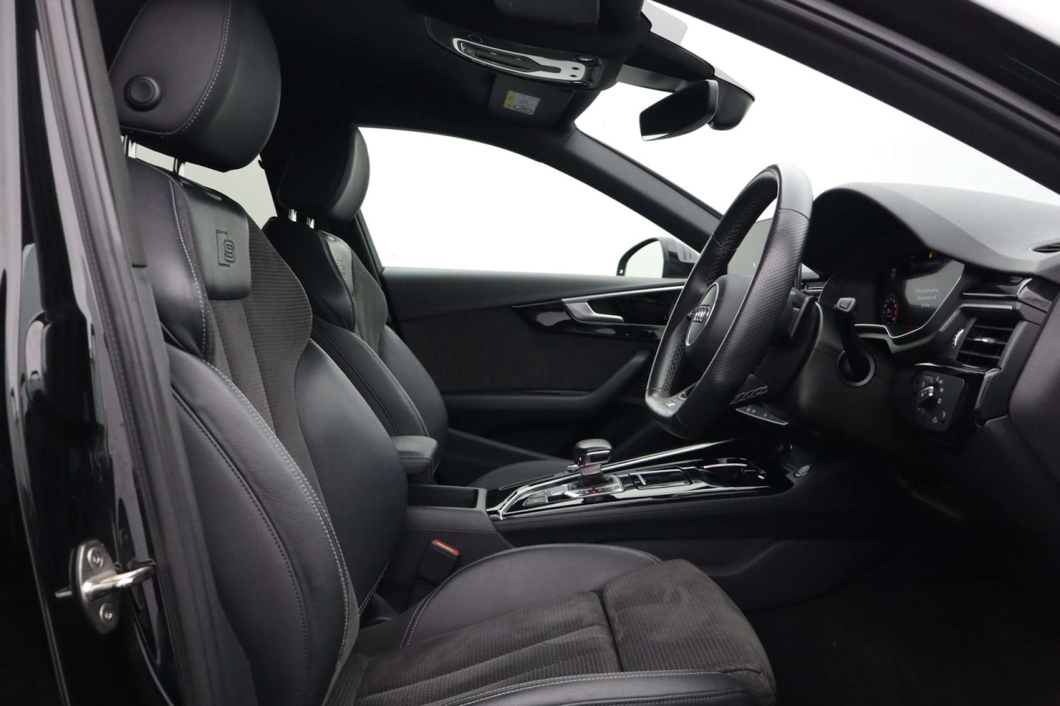 Used Audi A4 2021 for sale - 76748542: Photo 2