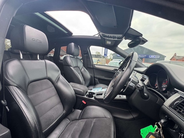 Used Porsche Macan 2017 for sale - 76250064: Photo 2