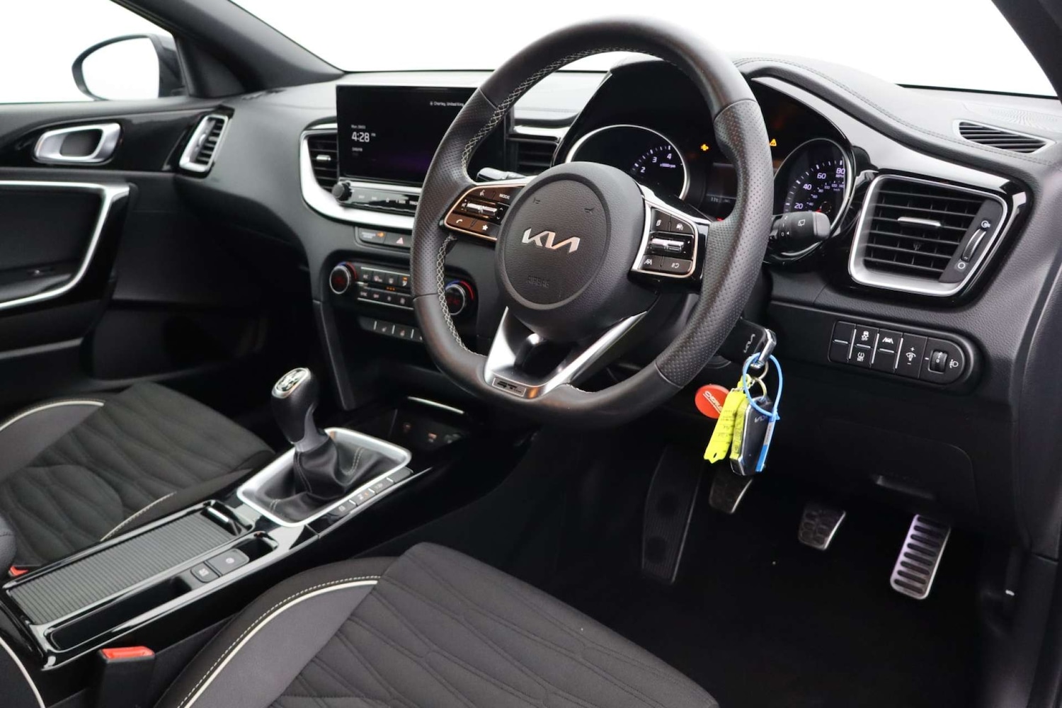 Used Kia XCeed 2023 for sale - 77548561: Photo 2