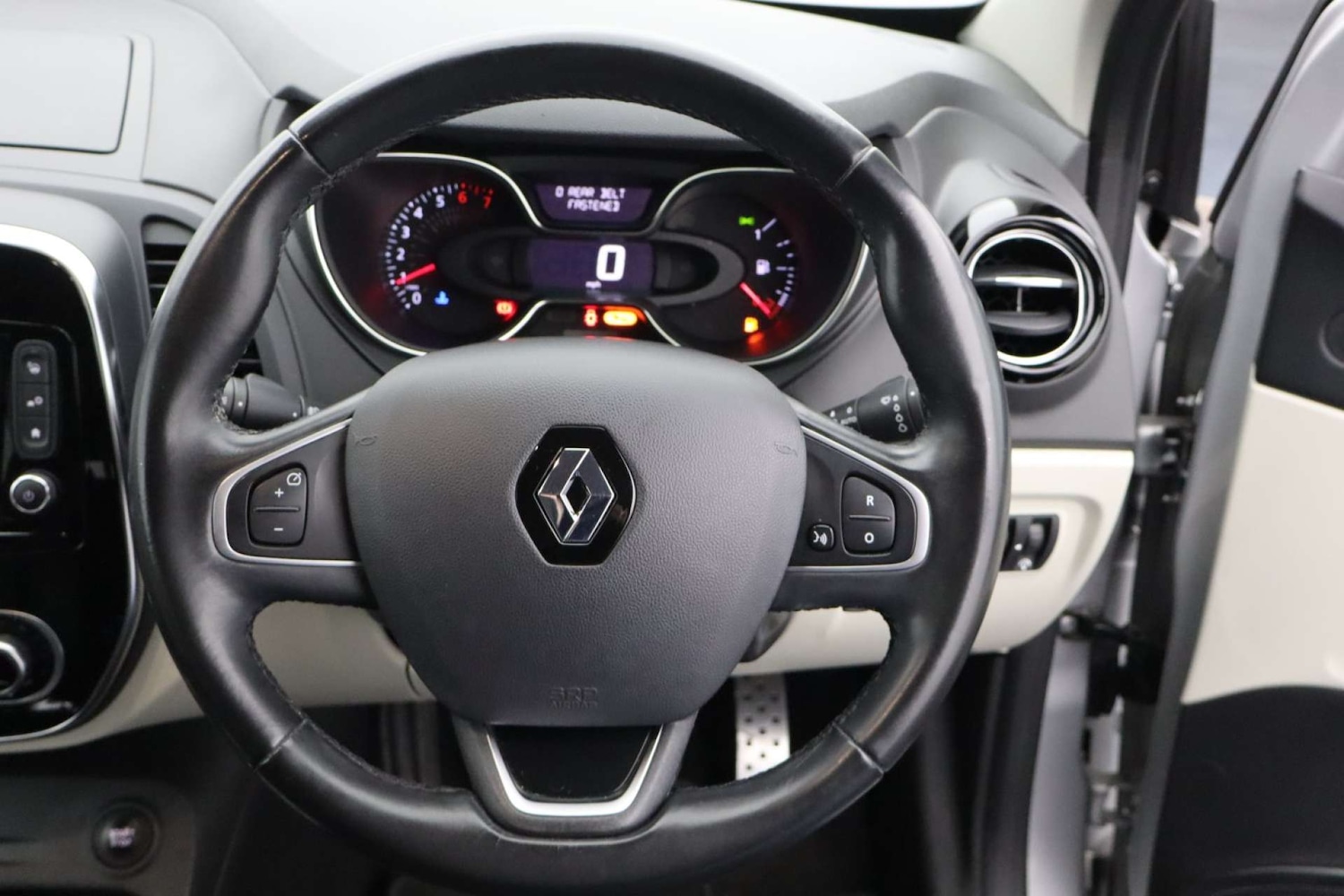 Used Renault Captur 2019 for sale - 77548582: Photo 37