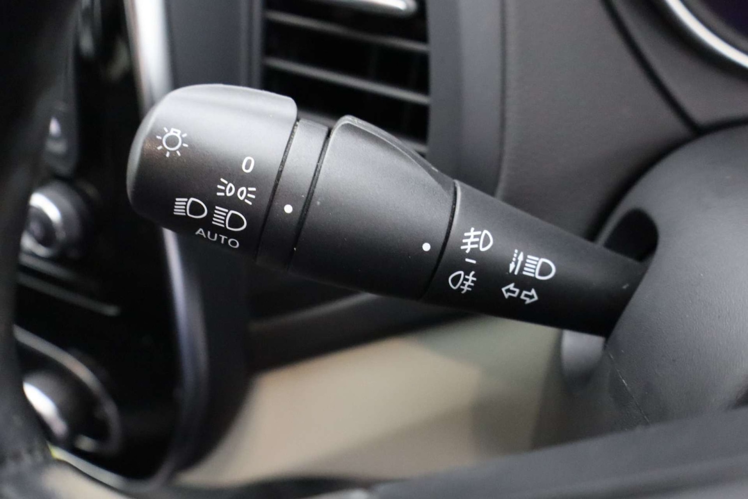 Used Renault Captur 2019 for sale - 77548582: Photo 39