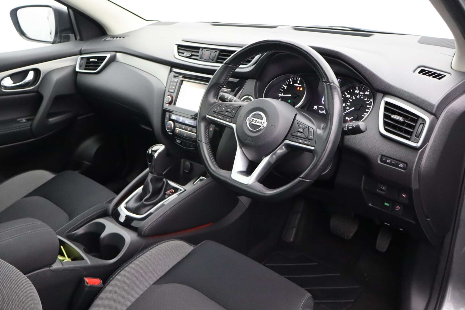 Used Nissan Qashqai 2017 for sale - 77154662: Photo 2