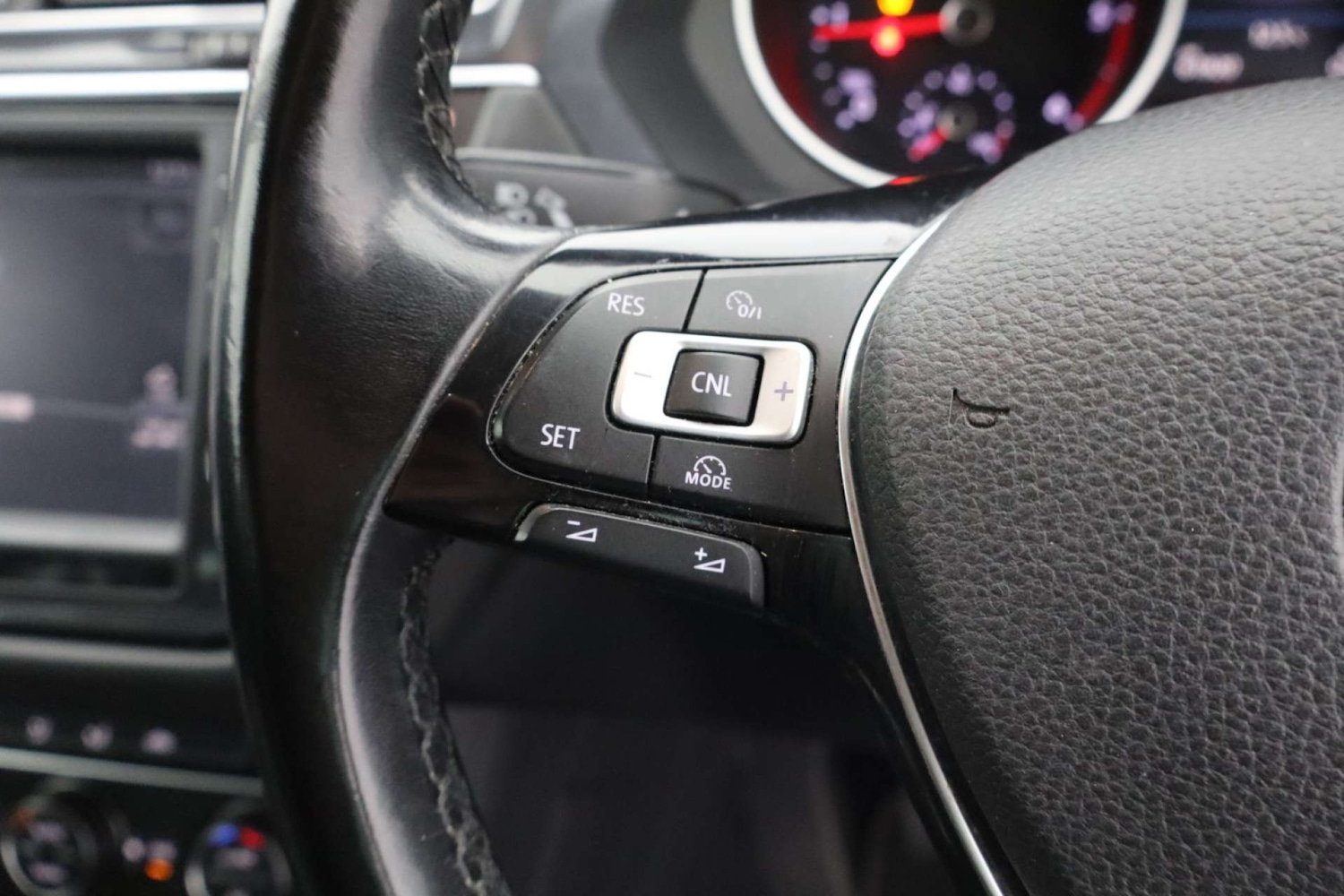 Used Volkswagen Tiguan 2016 for sale - 77548576: Photo 34