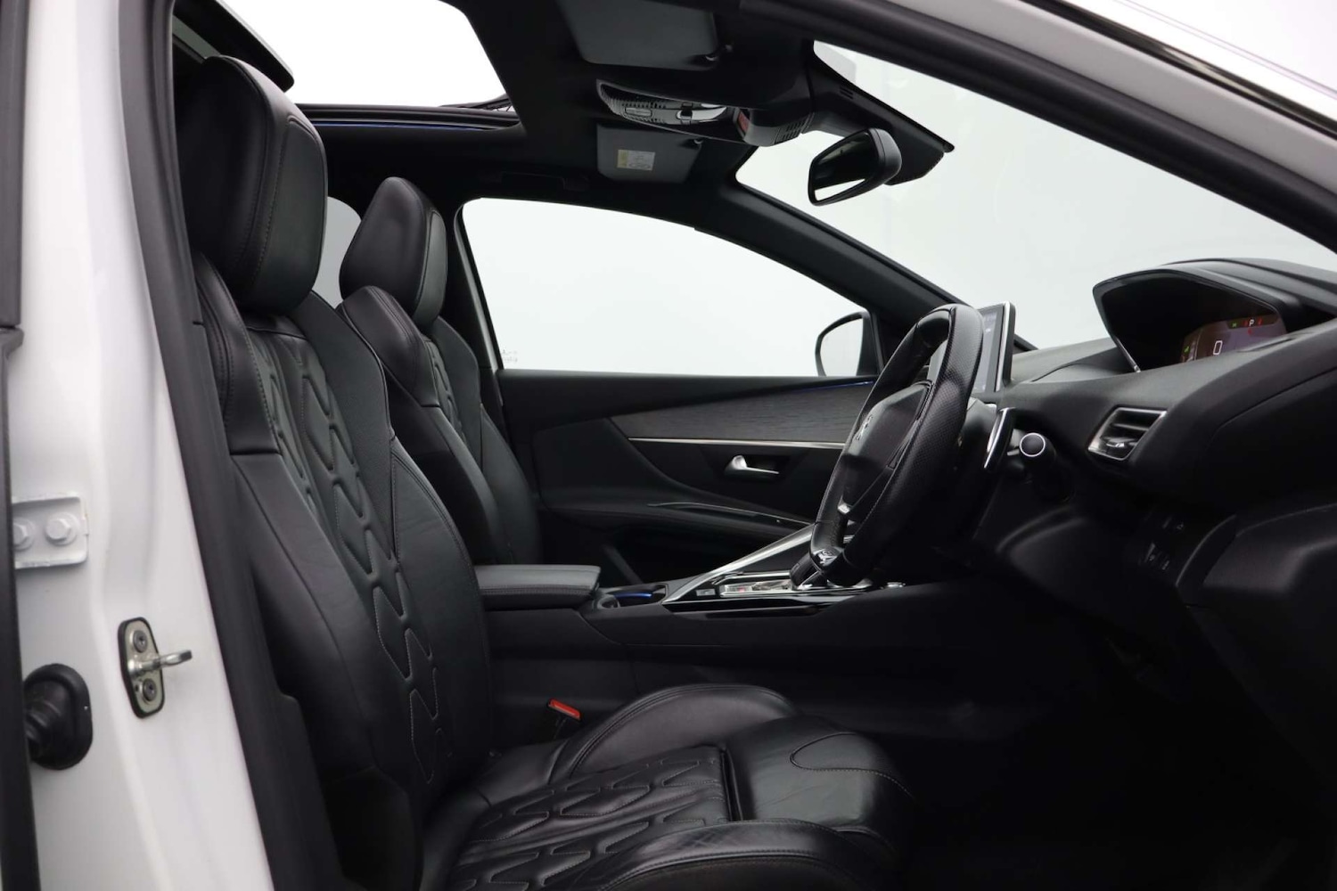 Used Peugeot 3008 2019 for sale - 76571363: Photo 2