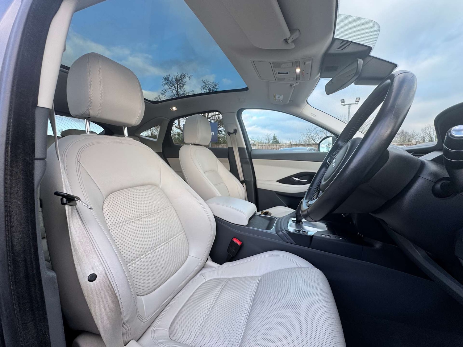 Used Jaguar E-Pace 2018 for sale - 77437688: Photo 2