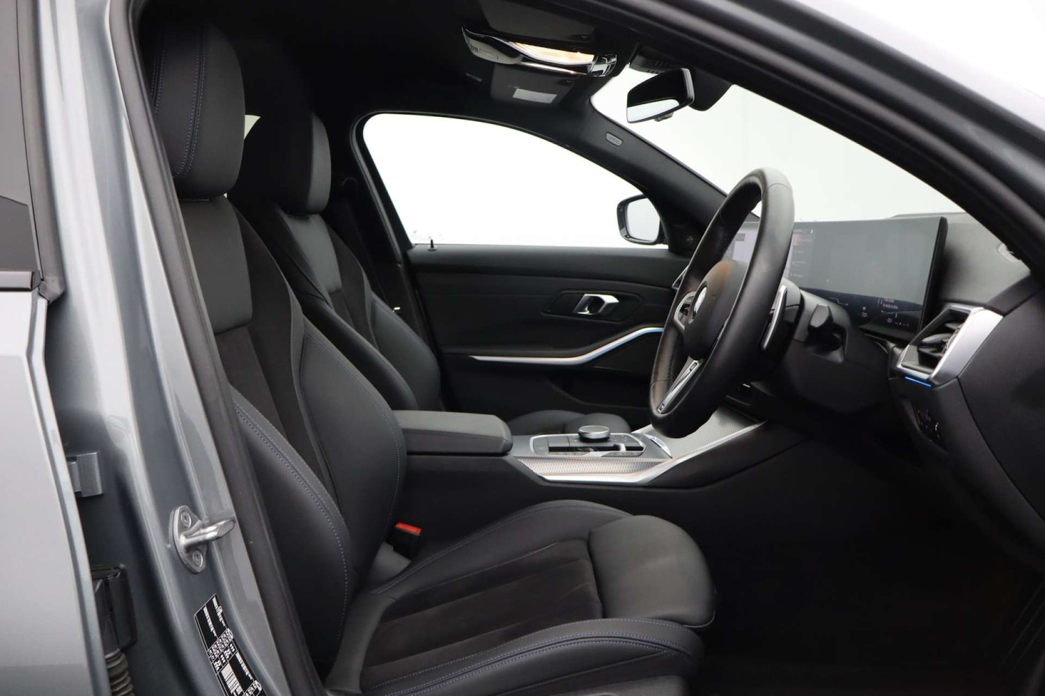 Used BMW 3 Series 2024 for sale - 76182600: Photo 2