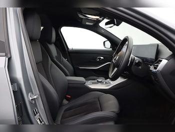 Used BMW 3 Series 2024 for sale - 76182600: Photo 2
