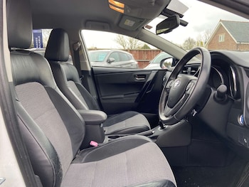 Used Toyota Auris 2015 for sale - 77289440: Photo