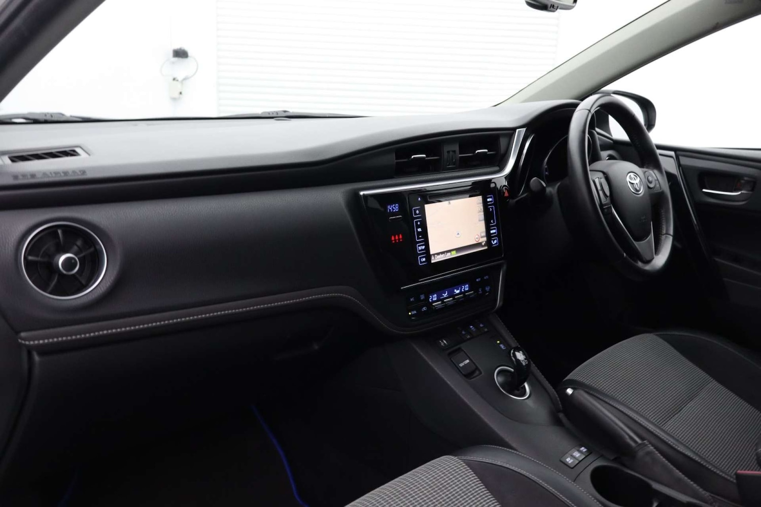 Used Toyota Auris 2015 for sale - 77289440: Photo 30