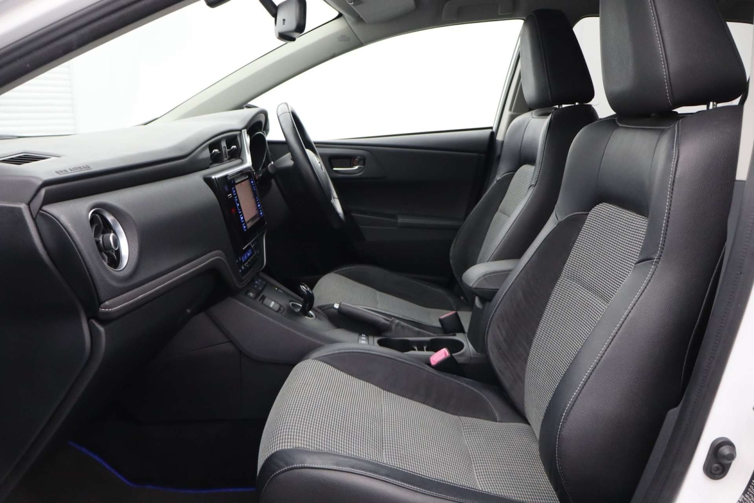 Used Toyota Auris 2015 for sale - 77289440: Photo 31