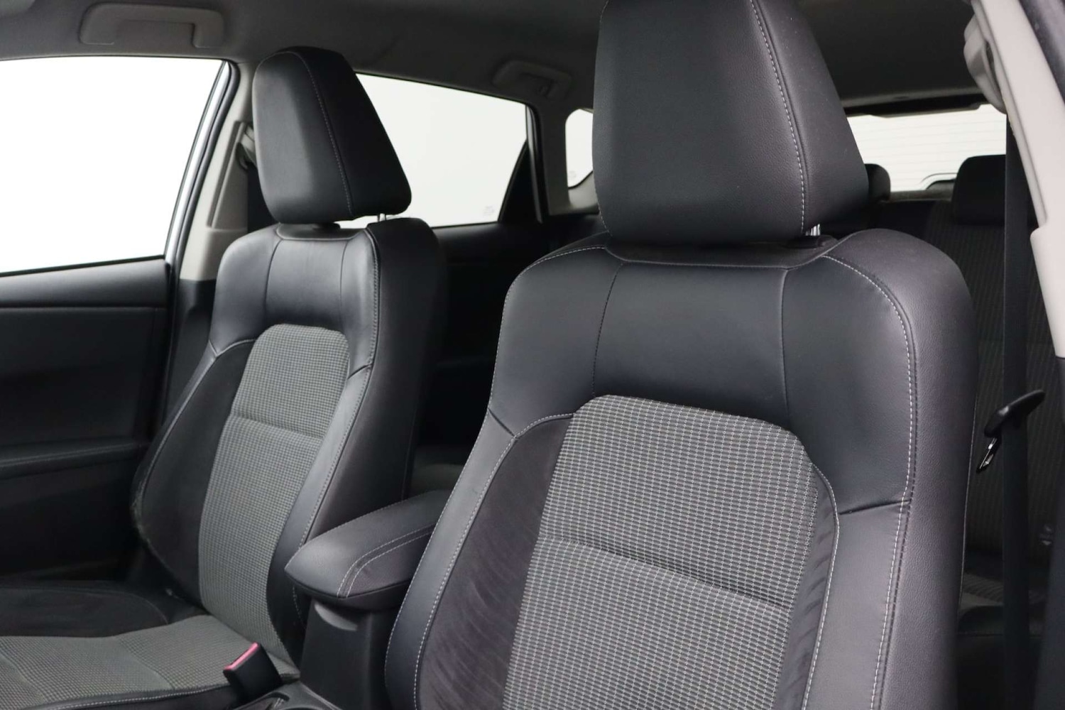 Used Toyota Auris 2015 for sale - 77289440: Photo 32