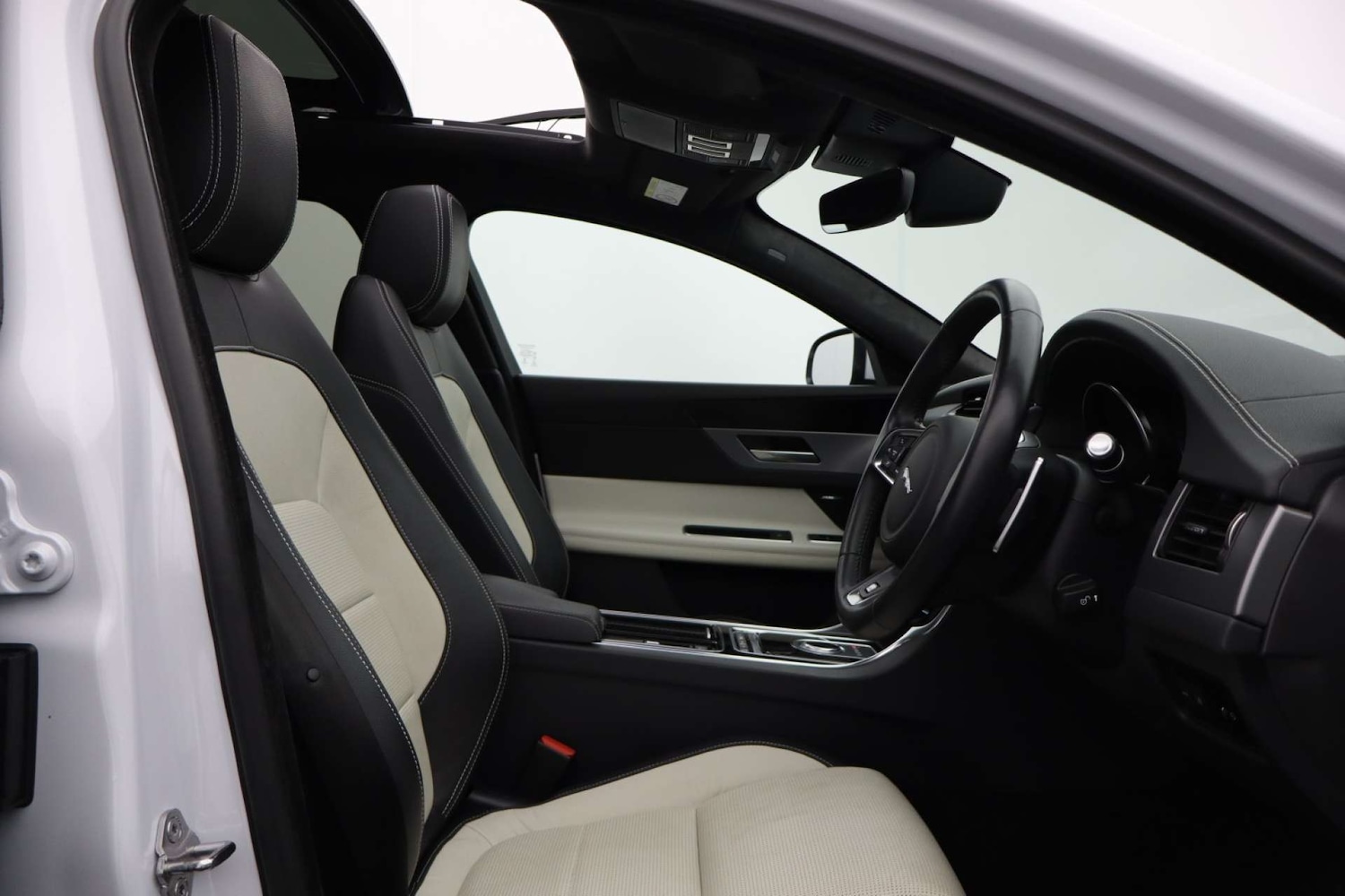 Used Jaguar XF 2020 for sale - 76182719: Photo 2