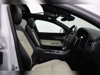 Used Jaguar XF 2020 for sale - 76182719: Photo 2