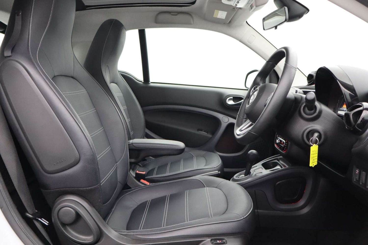 Used smart fortwo 2018 for sale - 76182707: Photo 2