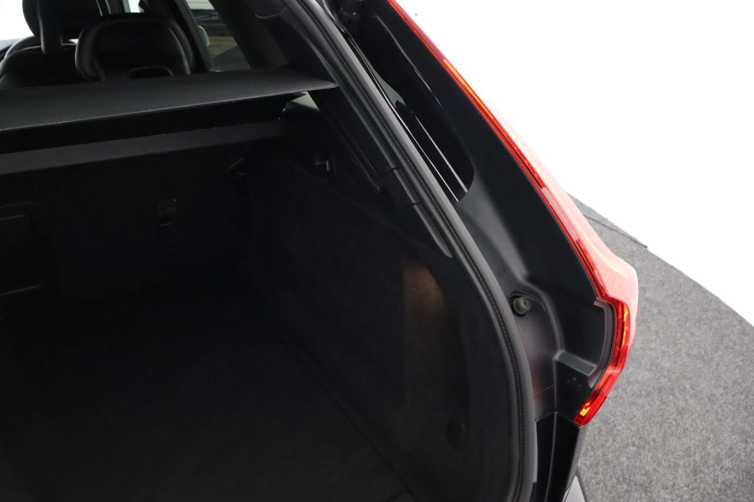 Used Volvo XC60 2018 for sale - 77523448: Photo 28