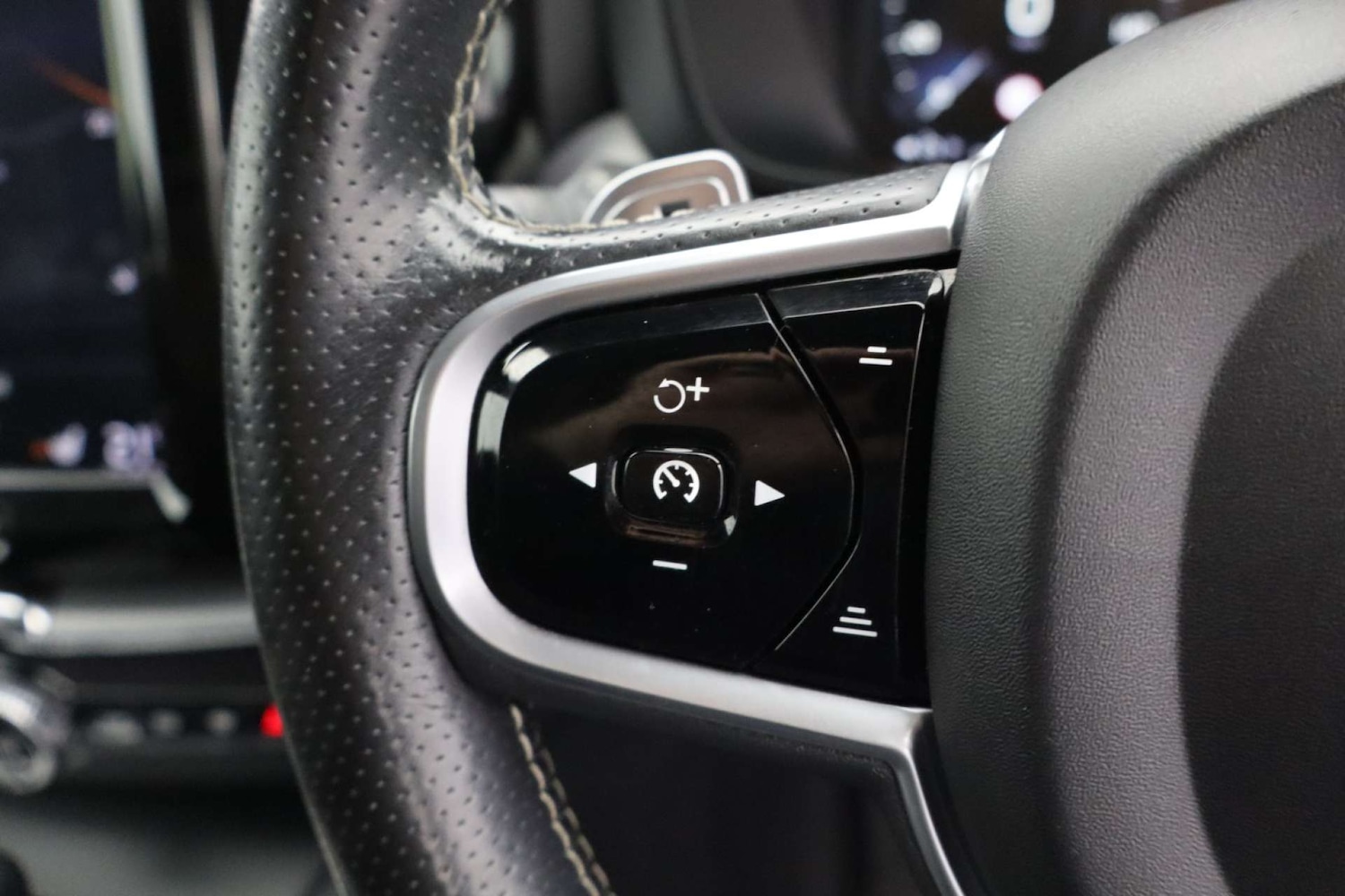 Used Volvo XC60 2018 for sale - 77523448: Photo 38