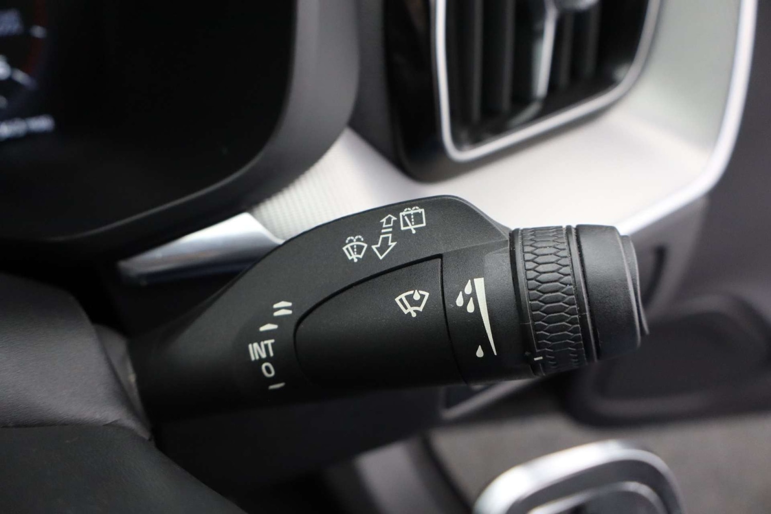 Used Volvo XC60 2018 for sale - 77523448: Photo 41