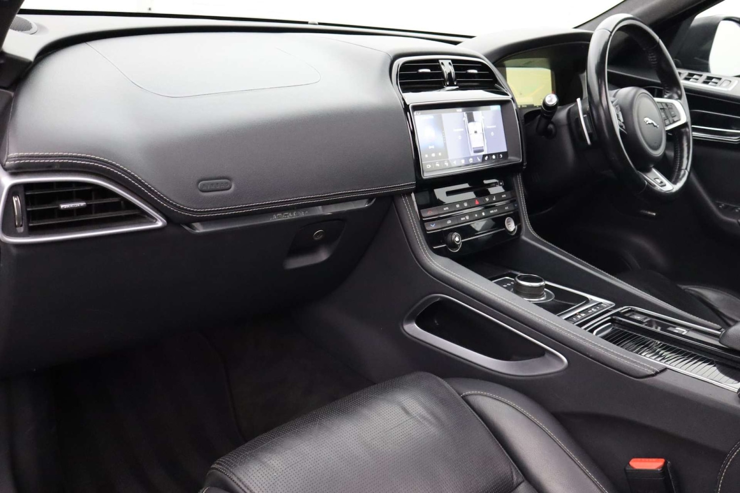 Used Jaguar F-Pace 2017 for sale - 76182717: Photo 11
