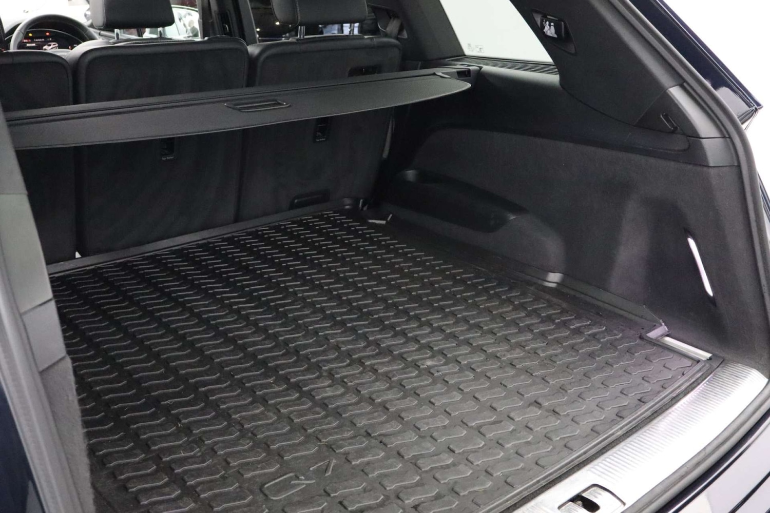 Used Audi Q7 2015 for sale - 77681211: Photo 60