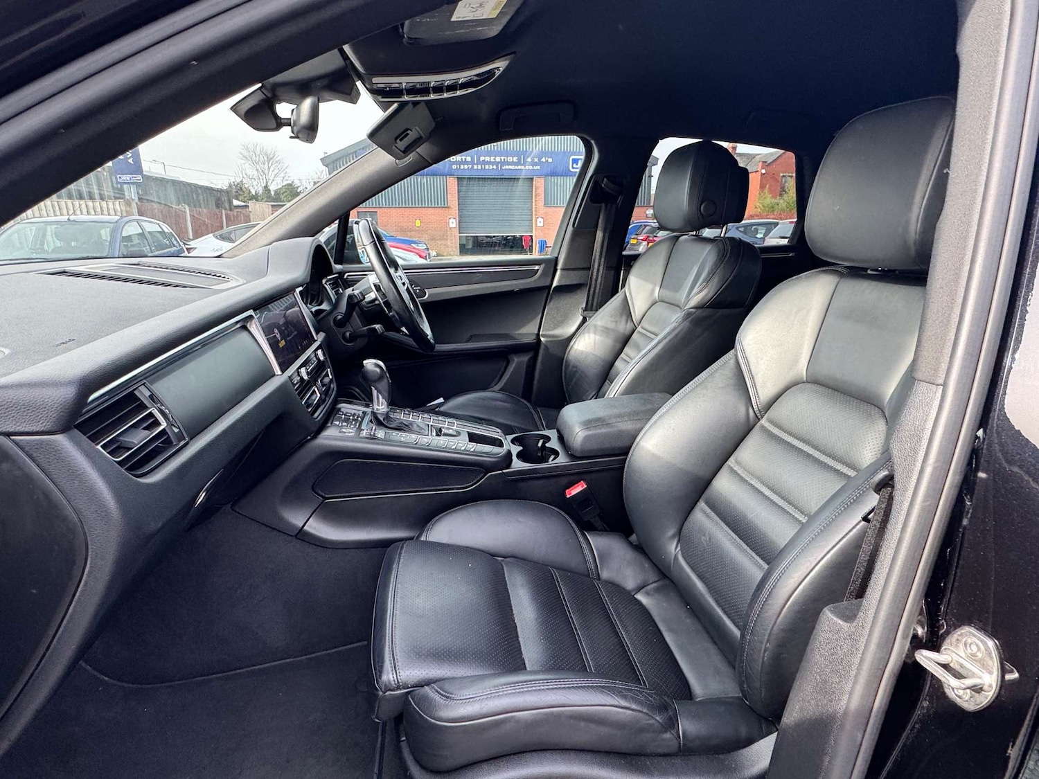 Used Porsche Macan 2018 for sale - 77584000: Photo 2