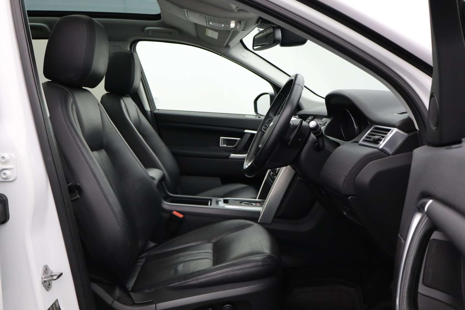 Used Land Rover Discovery Sport 2015 for sale - 76182596: Photo 2