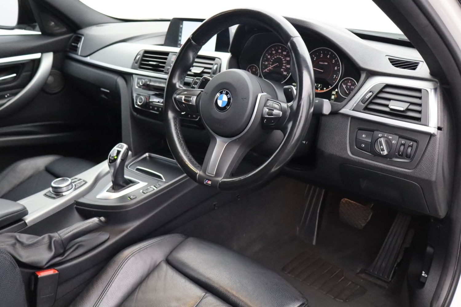 Used BMW 3 Series 2018 for sale - 77445645: Photo 2