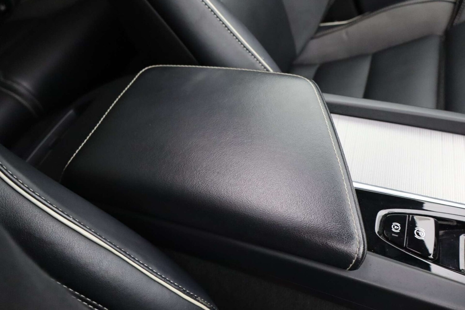 Used Volvo XC60 2019 for sale - 76378391: Photo 38