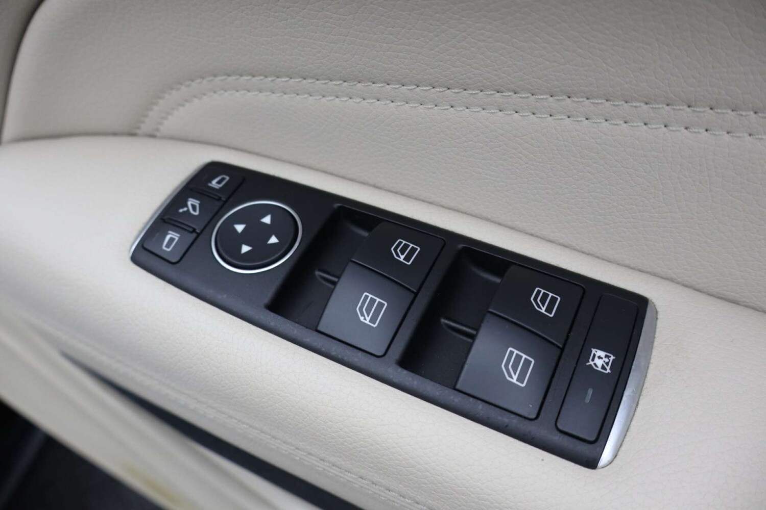 Used Mercedes-Benz E Class 2013 for sale - 77945445: Photo 19