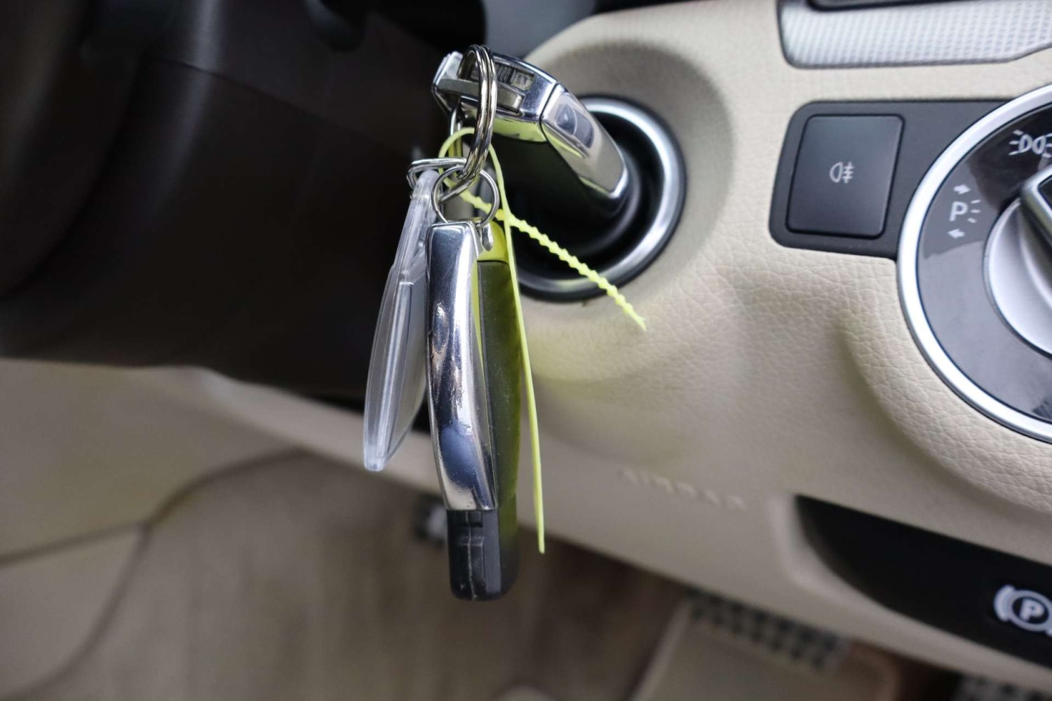 Used Mercedes-Benz E Class 2013 for sale - 77945445: Photo 35