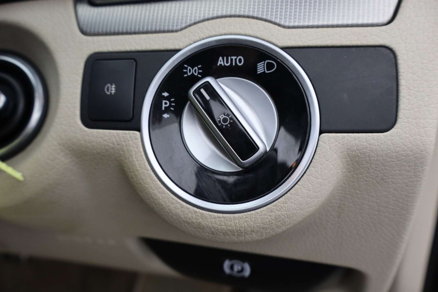 Used Mercedes-Benz E Class 2013 for sale - 77945445: Photo 36