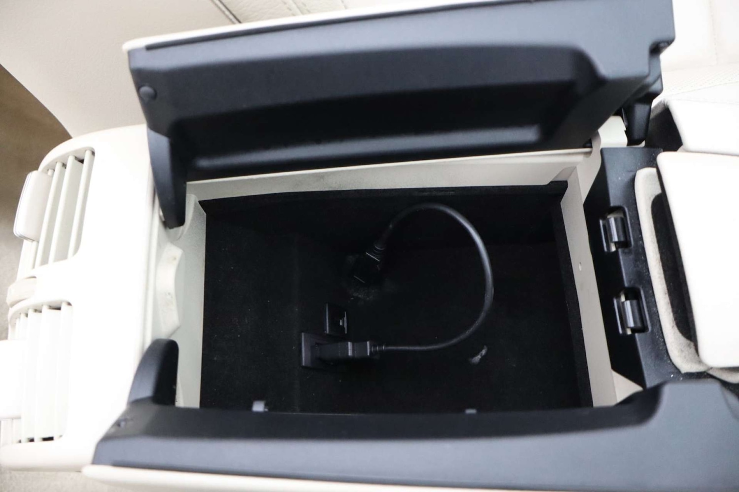 Used Mercedes-Benz E Class 2013 for sale - 77945445: Photo 48