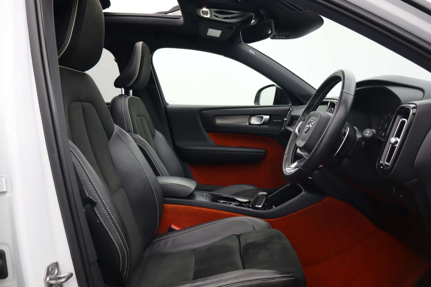 Used Volvo XC40 2018 for sale - 76764990: Photo 2