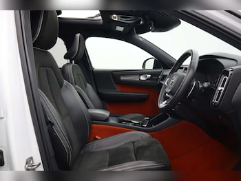 Used Volvo XC40 2018 for sale - 76764990: Photo