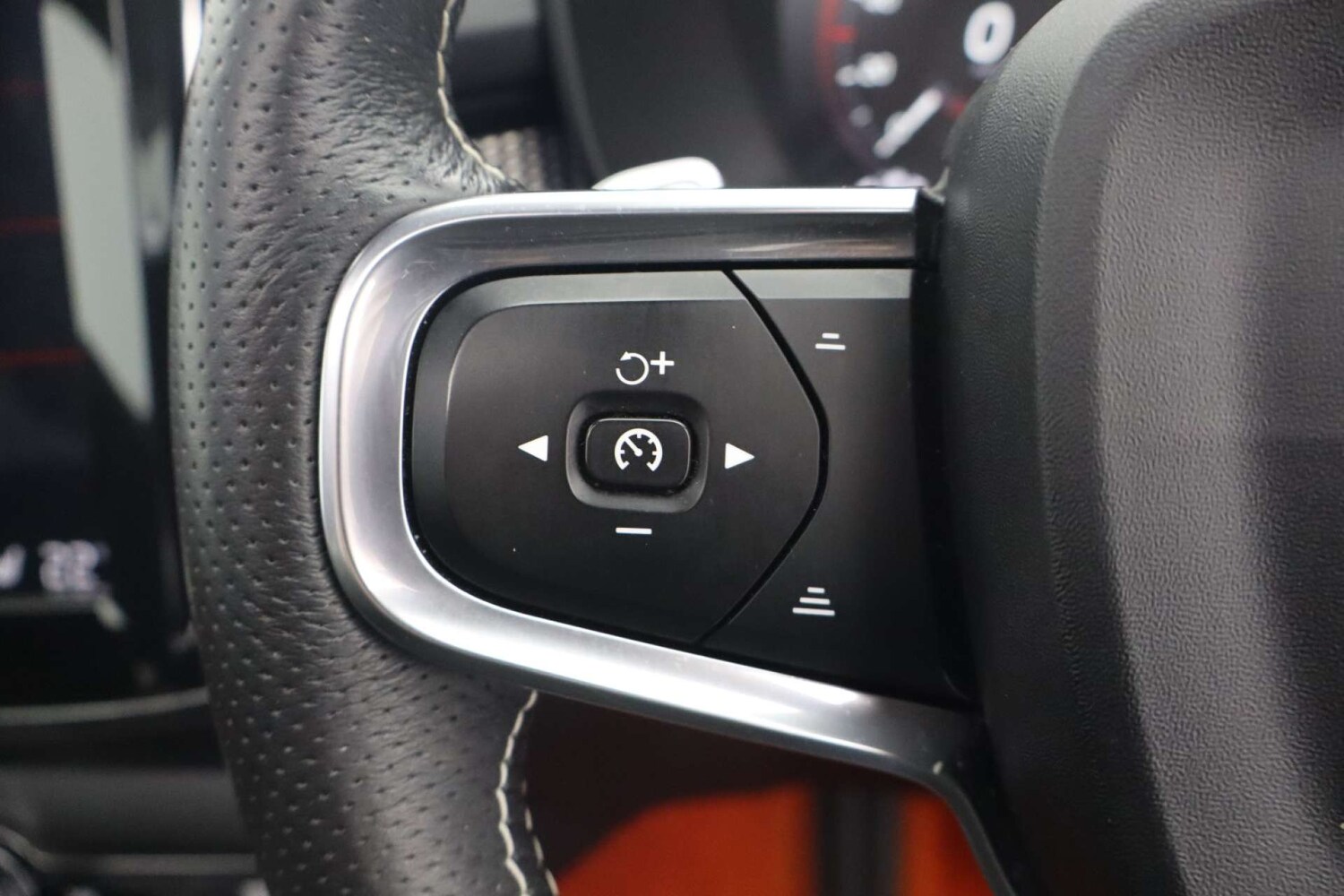 Used Volvo XC40 2018 for sale - 76764990: Photo 38