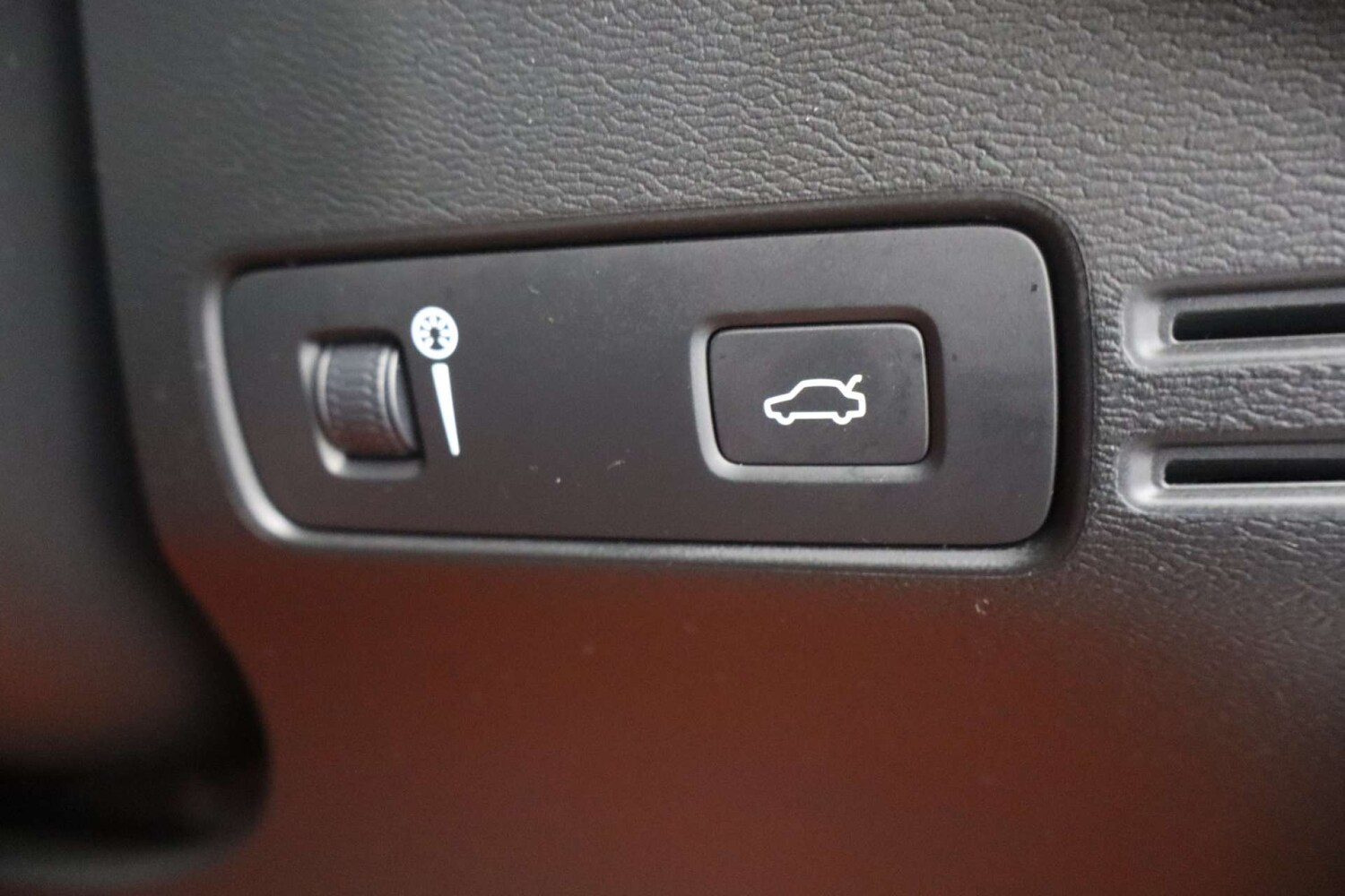 Used Volvo XC40 2018 for sale - 76764990: Photo 43