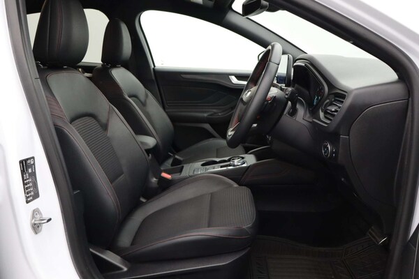 Used Ford Focus 2020 for sale - 76182673: Photo 2