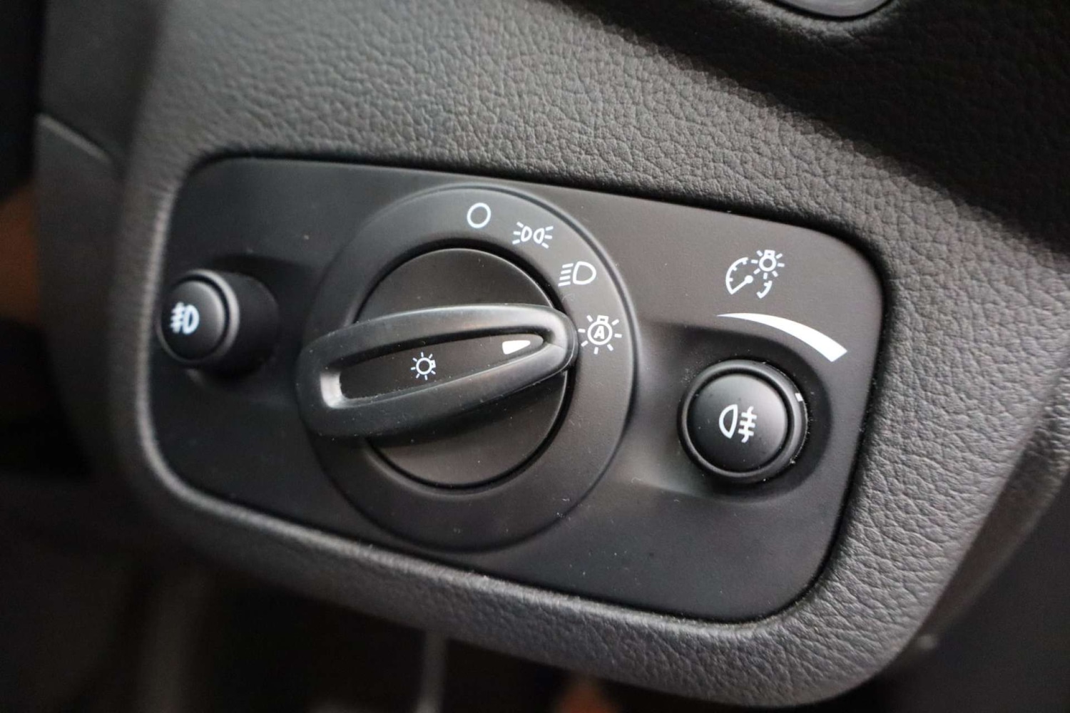 Used Ford Kuga 2015 for sale - 77026724: Photo 44