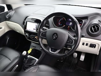 Used Renault Captur 2017 for sale - 79127184: Photo