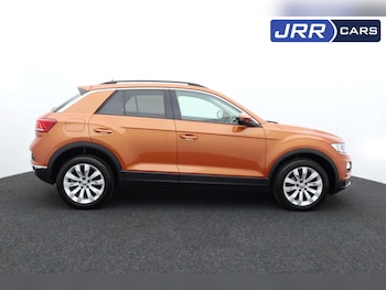 Used Volkswagen T-Roc 2019 for sale - 76182578: Photo