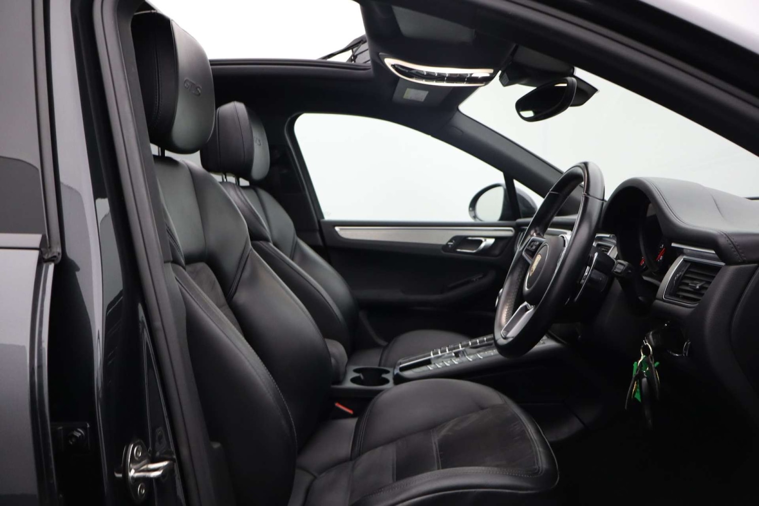 Used Porsche Macan 2017 for sale - 76602067: Photo 2