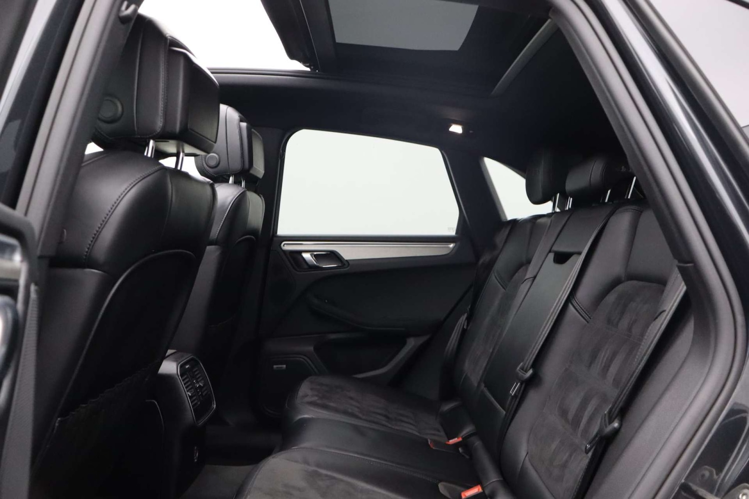 Used Porsche Macan 2017 for sale - 76602067: Photo 30