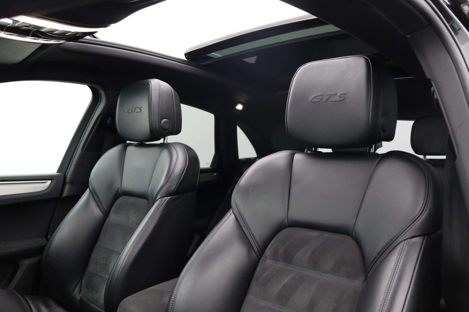 Used Porsche Macan 2017 for sale - 76602067: Photo 34