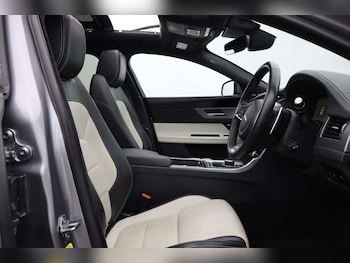 Used Jaguar XF 2019 for sale - 78980441: Photo